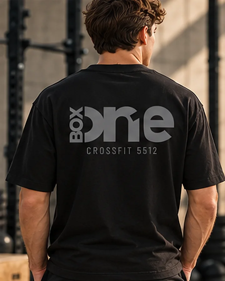 Oversized Box T-shirt i kulsort set bagfra med Box One-print