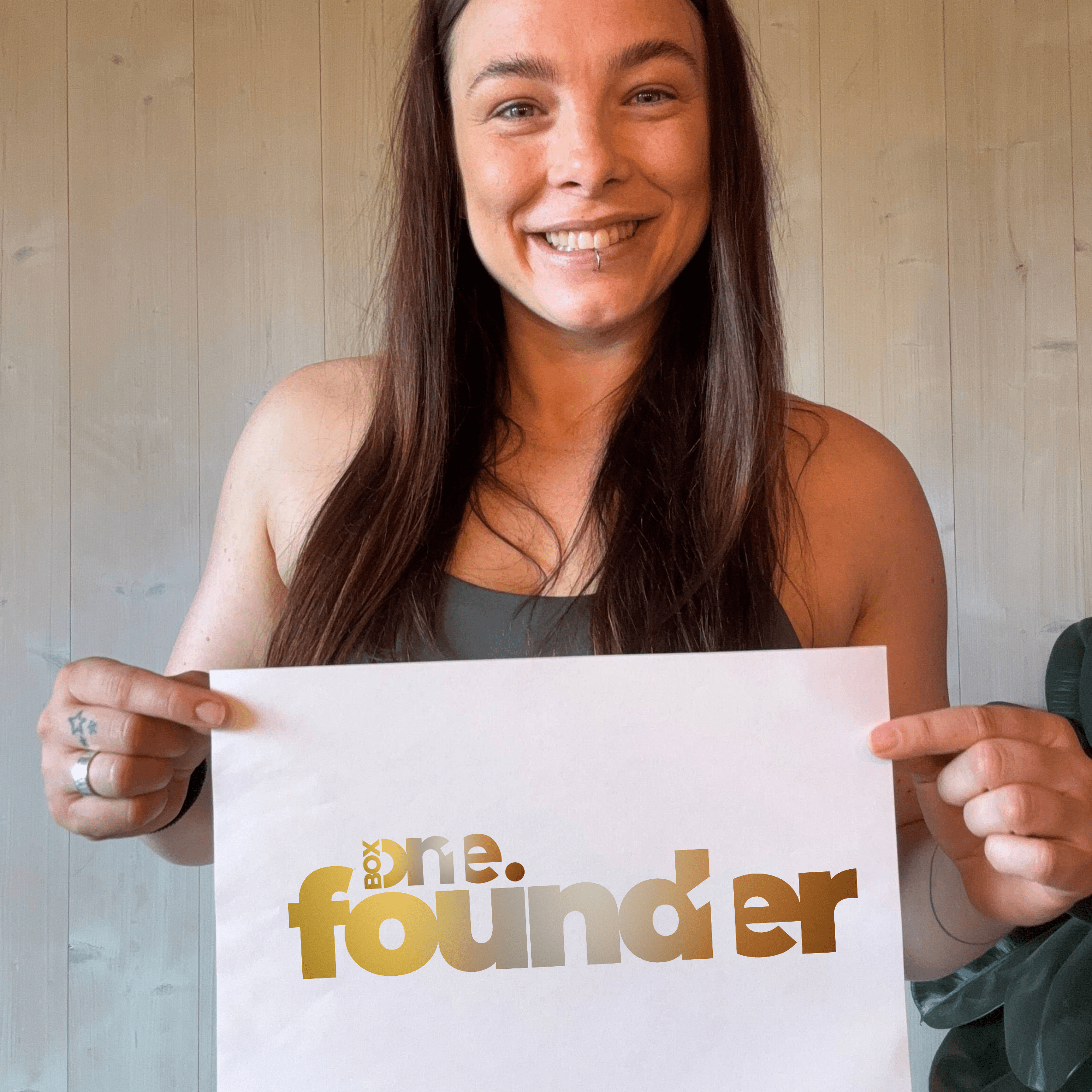 FOUNDER - Isabella-min